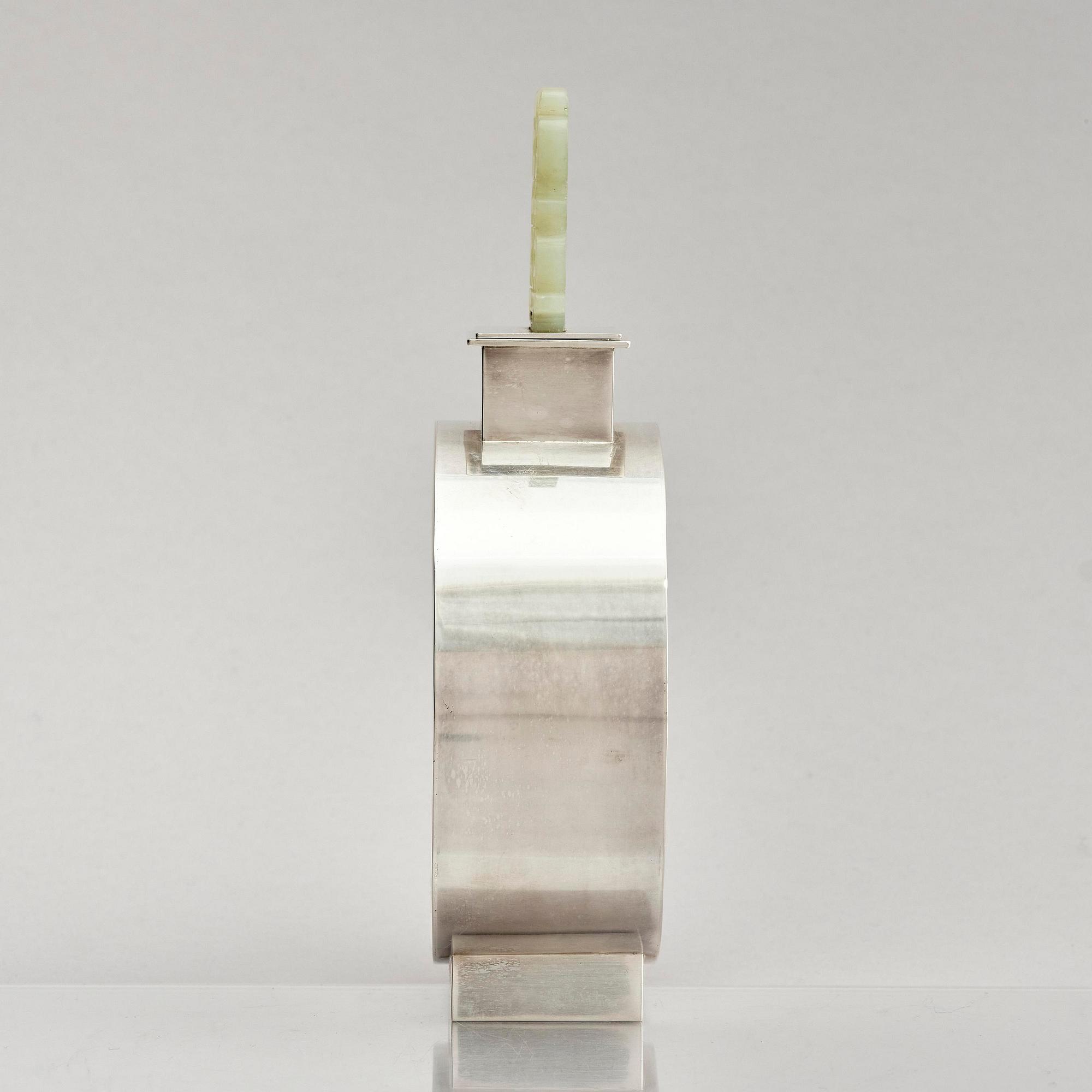 Inga Lagervall Ringbom, flaska med lock, sterling silver och nefrit, Stockholm 1978.