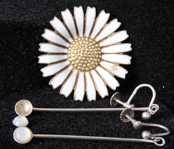 BROSCH, "Daisy", George Jensen samt ÖRHÄNGEN, silver.