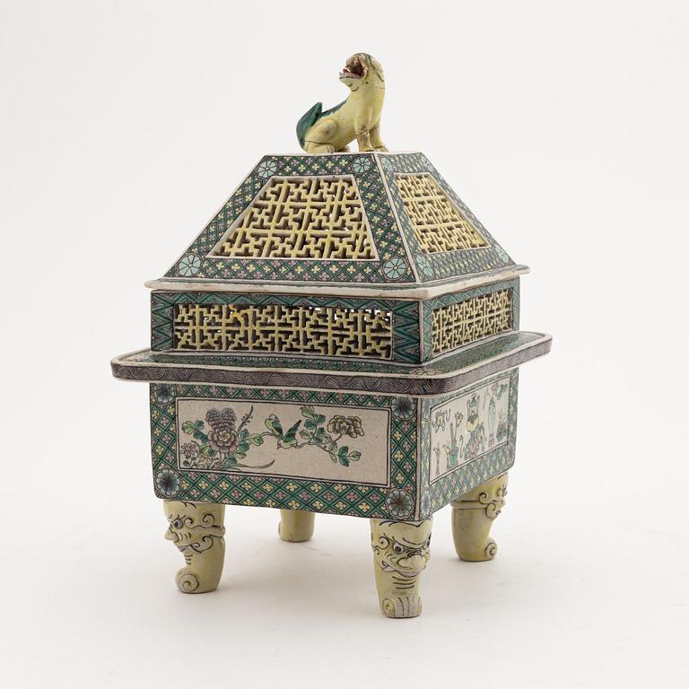 A Chinese bisquit porcelain sencer, 20th century.