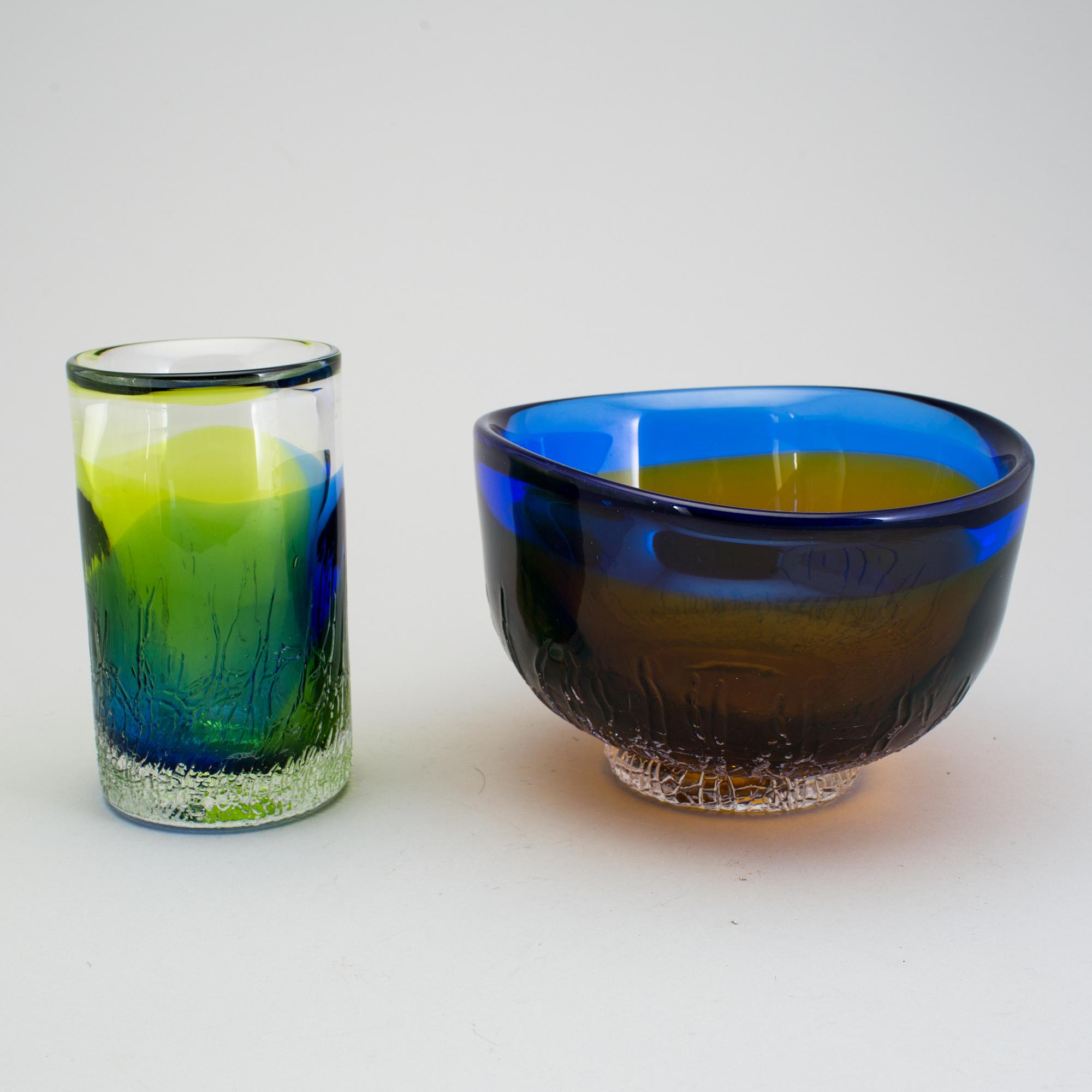 A glass vase and a bowl by Ann & Göran Wärff, Kosta 1970´s.