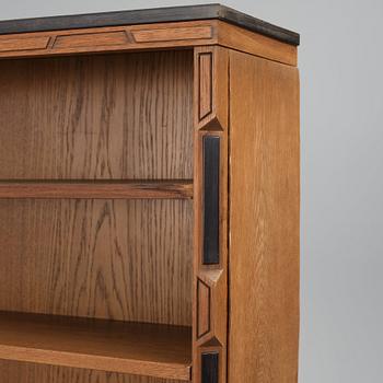 Carl Bergsten, bokhylla, Nordiska Kompaniet, 1923. Utställd på Göteborgsutställningen 1923.