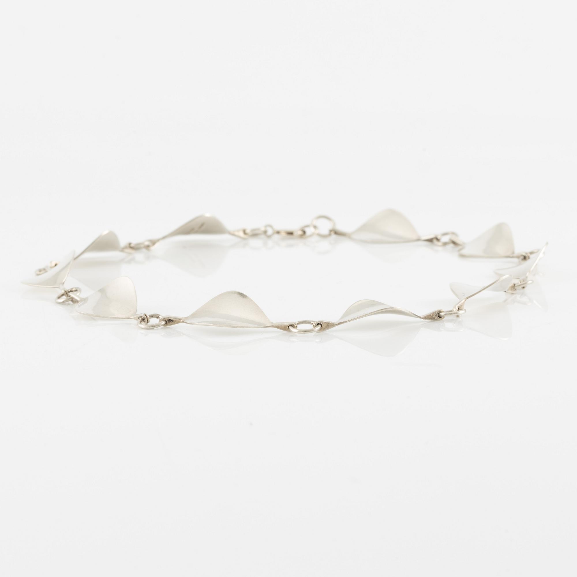 Flavia och Borgila, collier och örhängen, silver.