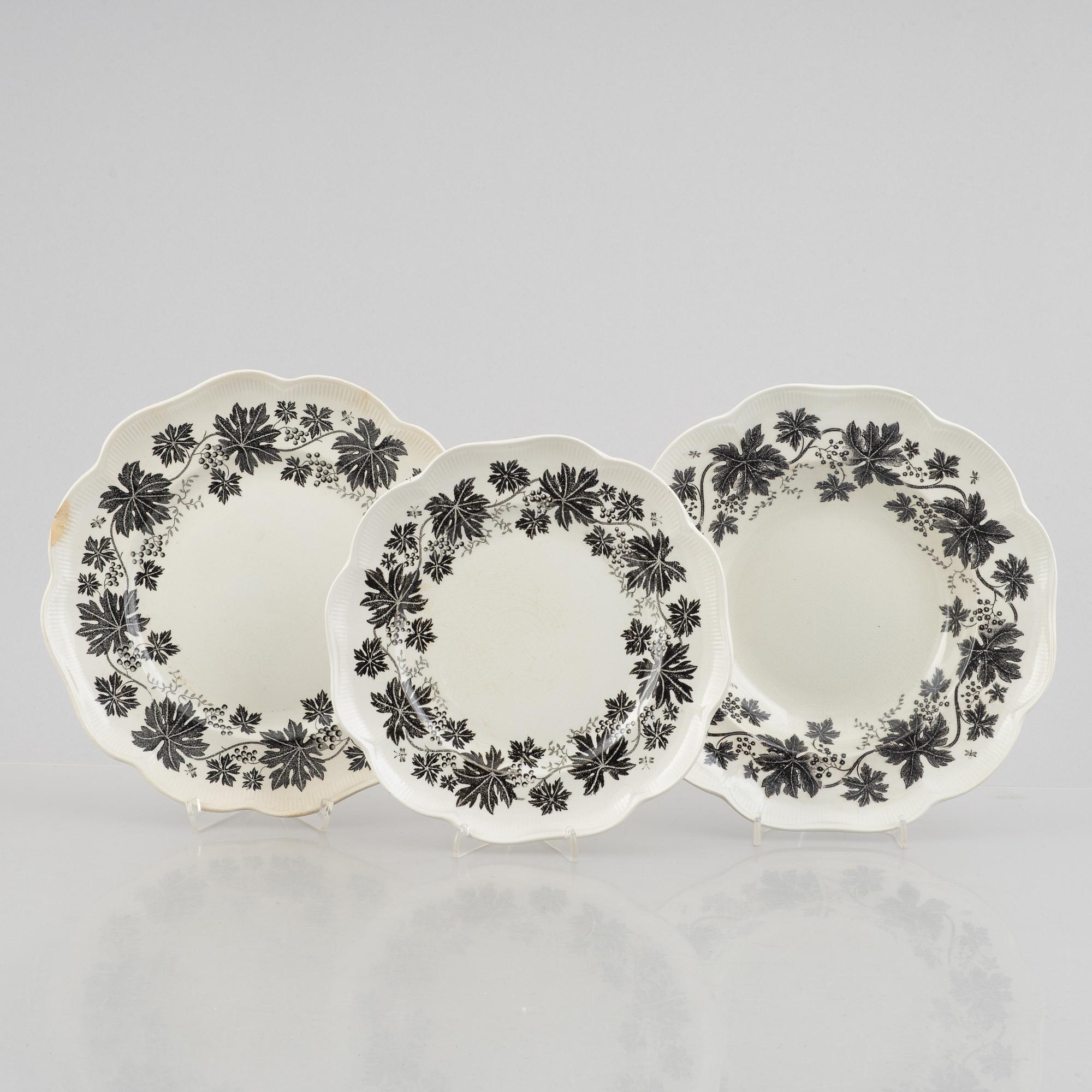 Arthur Percy, 57 pieces of a "Vinranka" creamware service, Gefle, Sweden, first half of the 20th century.