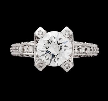 1009. A brilliant cut diamond ring, 2.01 cts. Cert. EGL.