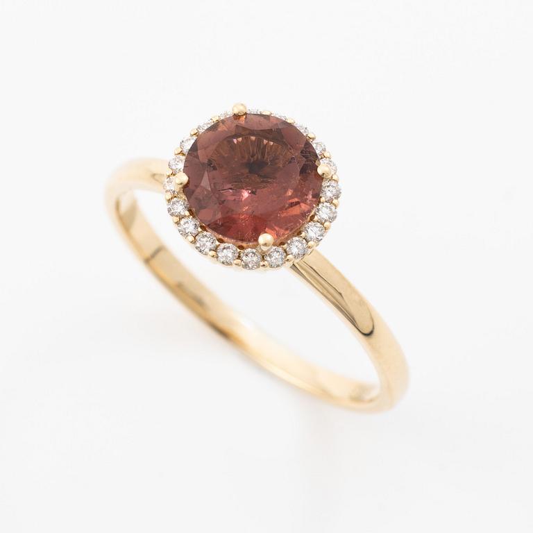 Ring 14K gold with pink tourmaline and brilliant-cut diamonds.