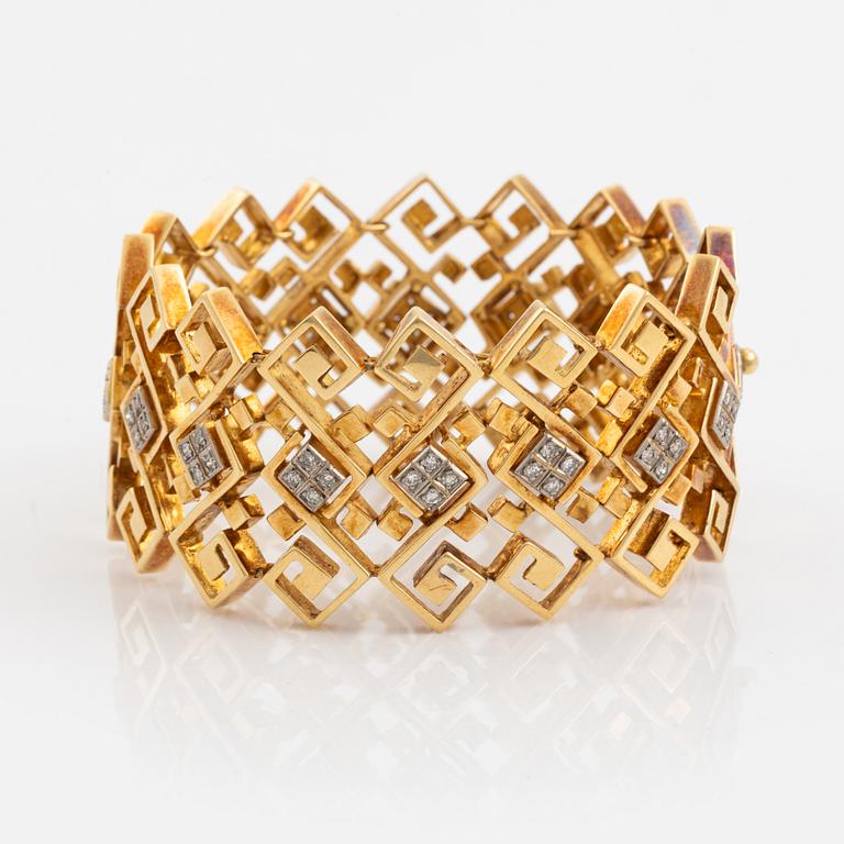 An Ilias Lalounis 18K gold bracelet set with eight-cut diamonds.