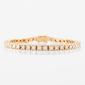 Tennis bracelet, 18K gold and brilliant-cut diamonds, a total of 4.56 ct according to the engraving.