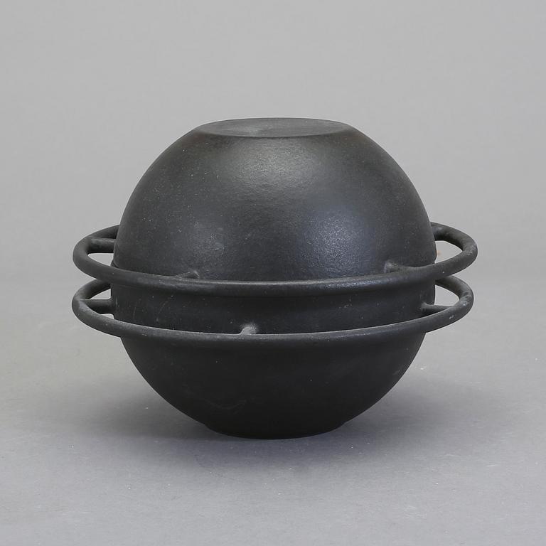 TIMO SARPANEVA, burk med lock / saturnus-gryta "Saturnus", formgiven 1960, Rosenslev.