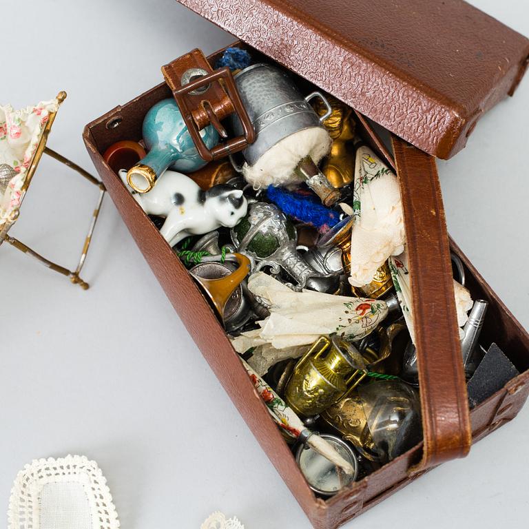 Dollhouse furniture and accessories. Early 20th century..