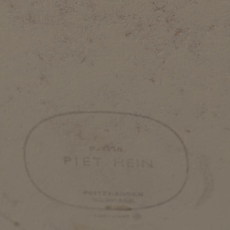 A 'Superellips' table by Bruno Mathsson and Piet Hein, Fritz Hansen, Denmark, 1900-talets andra hälft.