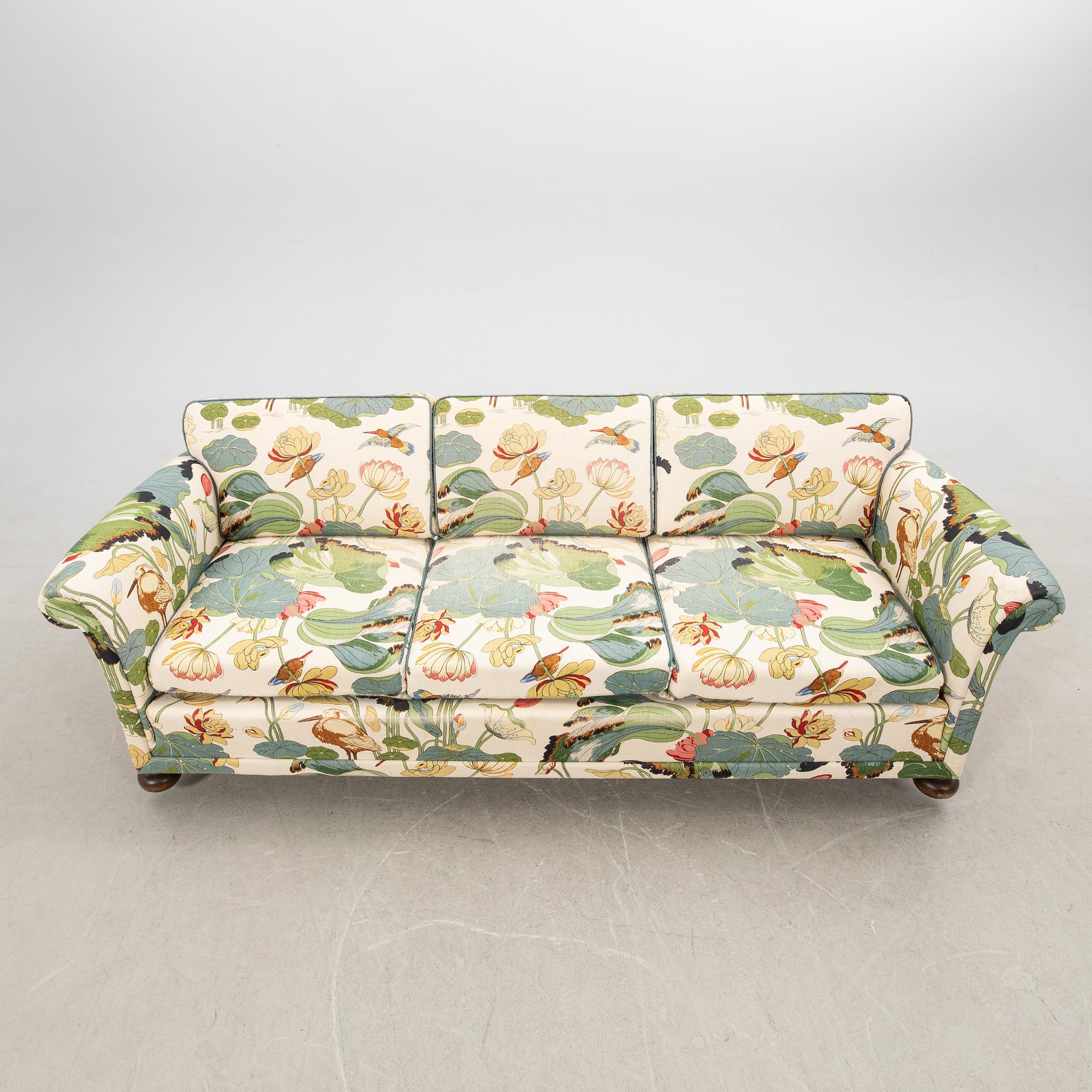 Soffa 1900-talets mitt.