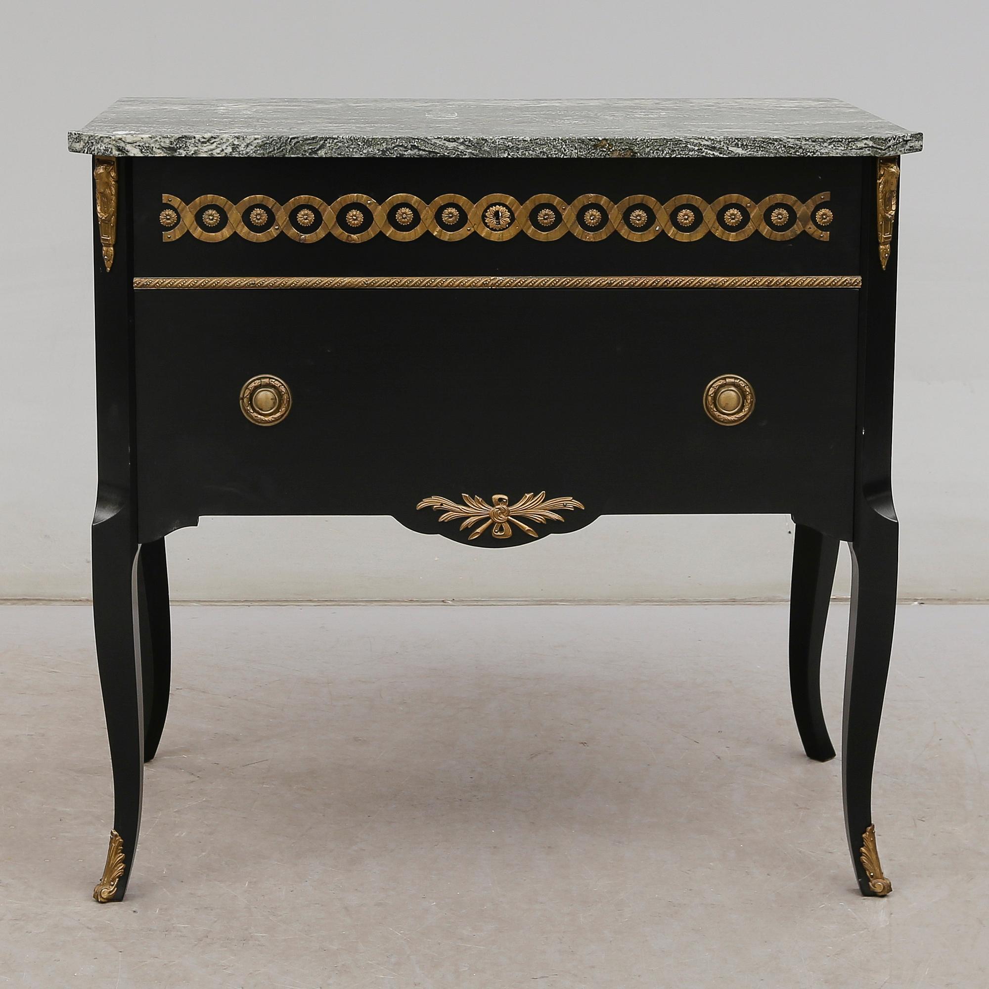 BYRÅ, gustaviansk stil, 1900-talets andra hälft.