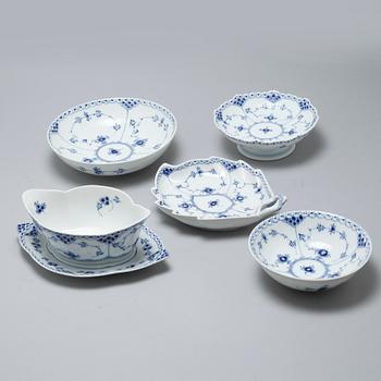 A porcelain tableware set of 92 pcs, "Musselmalet" by Royal Copenhagen, Denmark, second half of the 20th century.