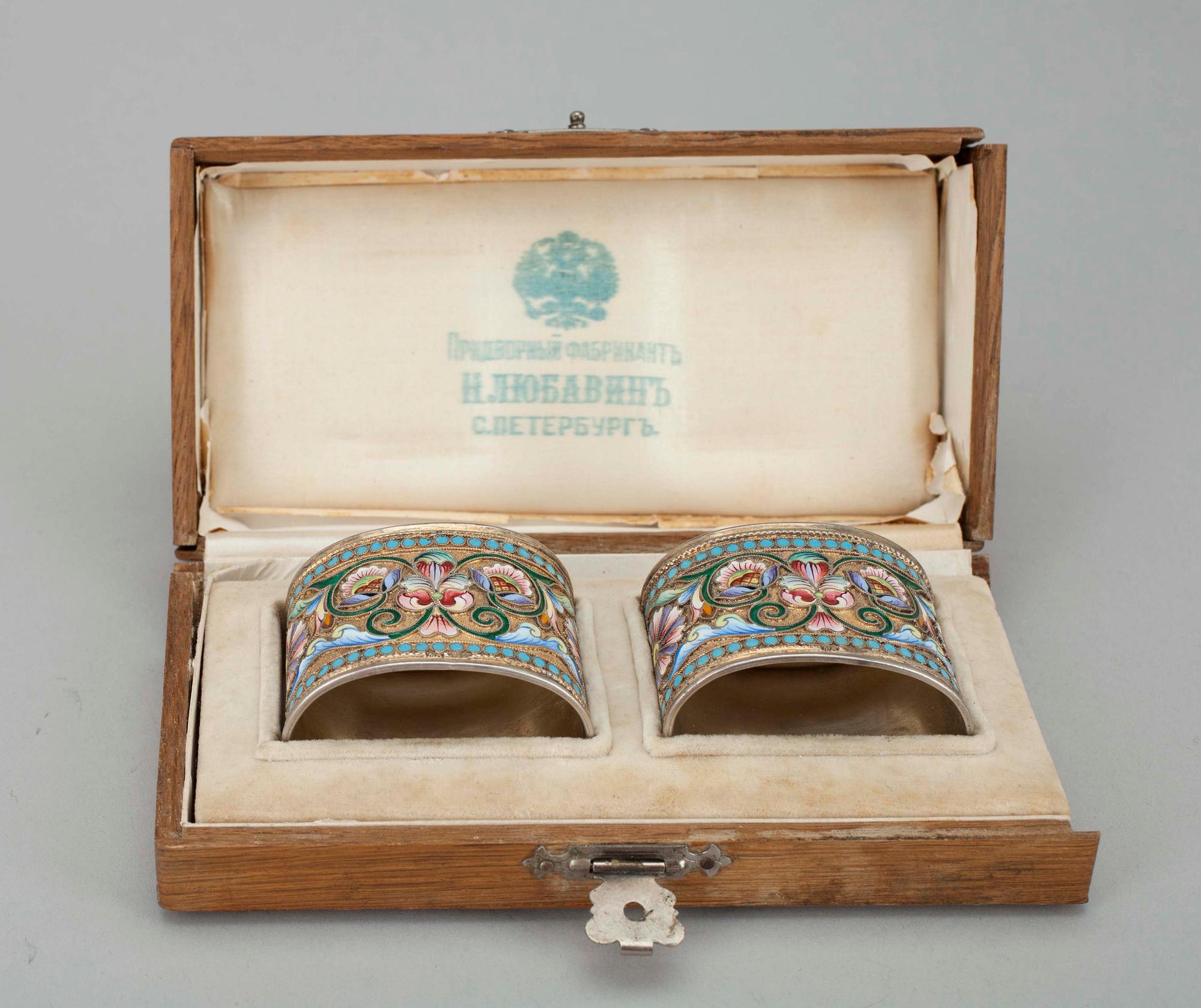 SERVETTRINGAR, 2 st, silver, Ryssland, Moskva, troligen Maria Cemenova 1908-1917.