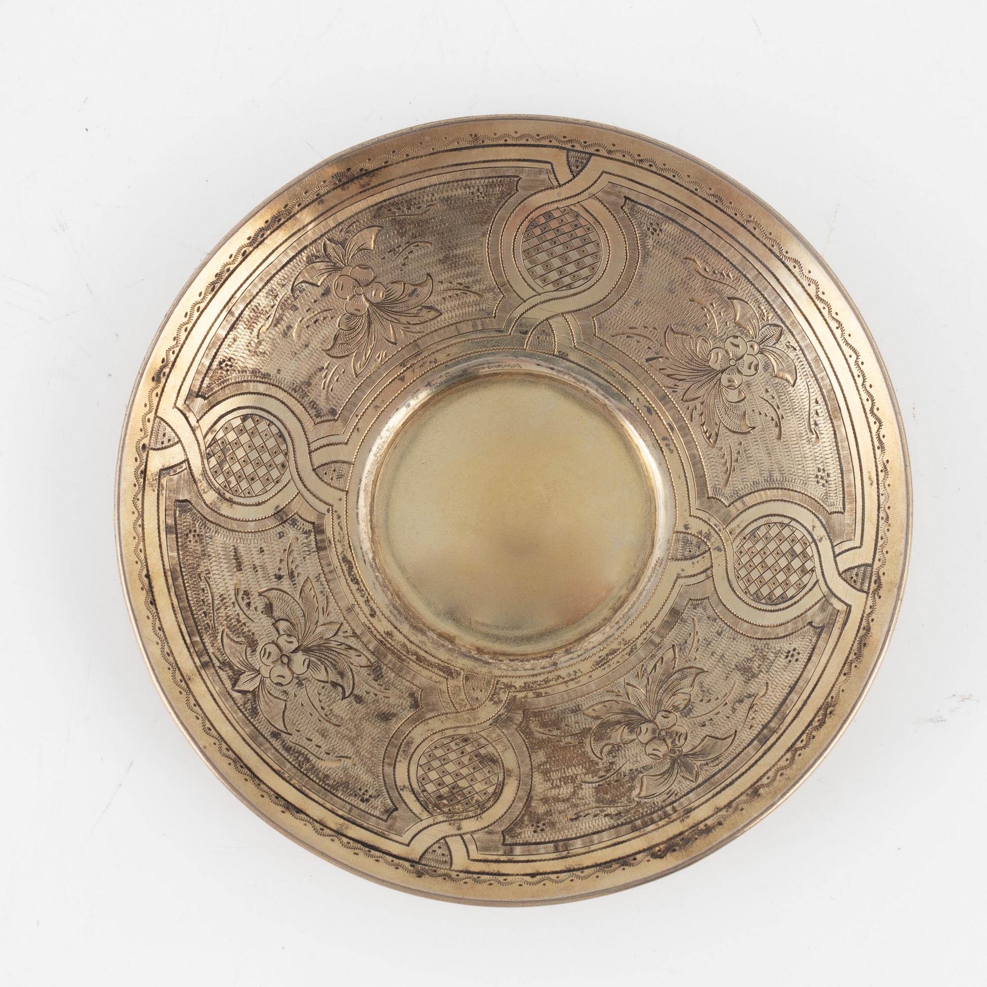 Kopp med fat, förgyllt silver, Moskva 1869.