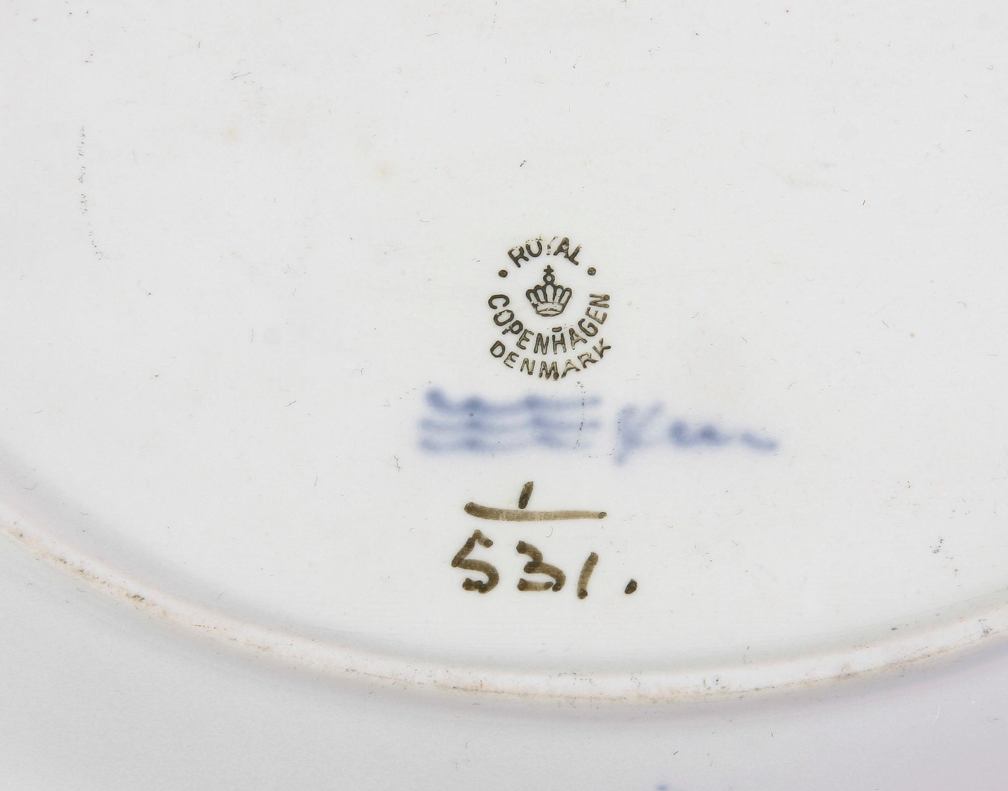 SERVISDELAR, 5 st. Porslin. Kunglig dansk. "Musselmalet".