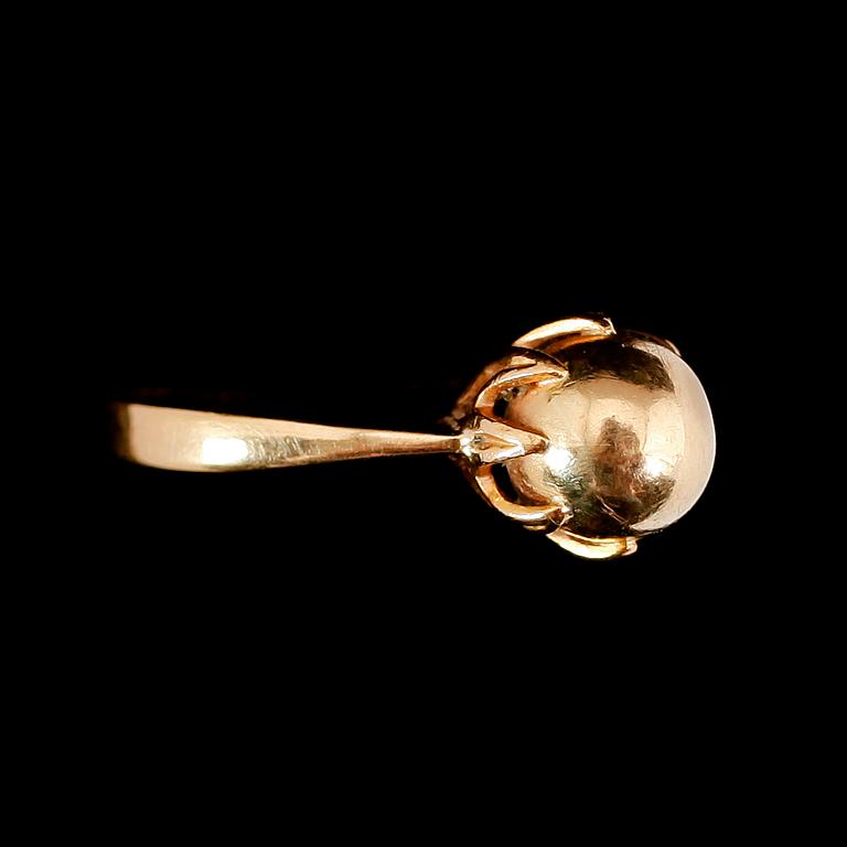 RING, 18 k guld. Vikt ca 2 gram.