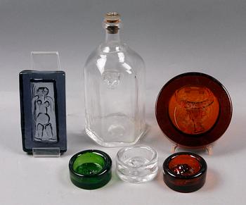 FLASKA samt DEKORELEMENT, 5 st, glas, Erik Höglund.