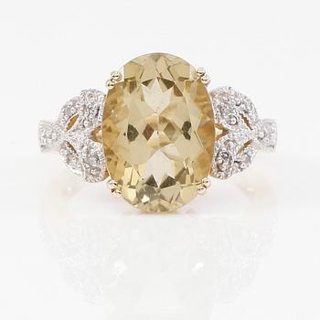 RING, 10K guld, gul kvarts och mindre diamanter tot ca 0.10 ct.