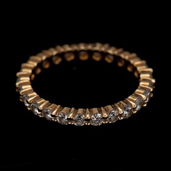 ALLIANSRING, guld 18K, 25 briljantslipade diamanter tot. ca 0,75 ct. Vikt 2,3 g.