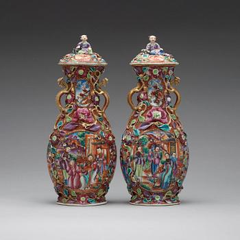 VASER med LOCK, ett par, kompaniporslin. Qingdynastin, Qianlong (1736-95).