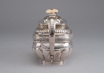 A SUGAR BOWL WITH A LID.