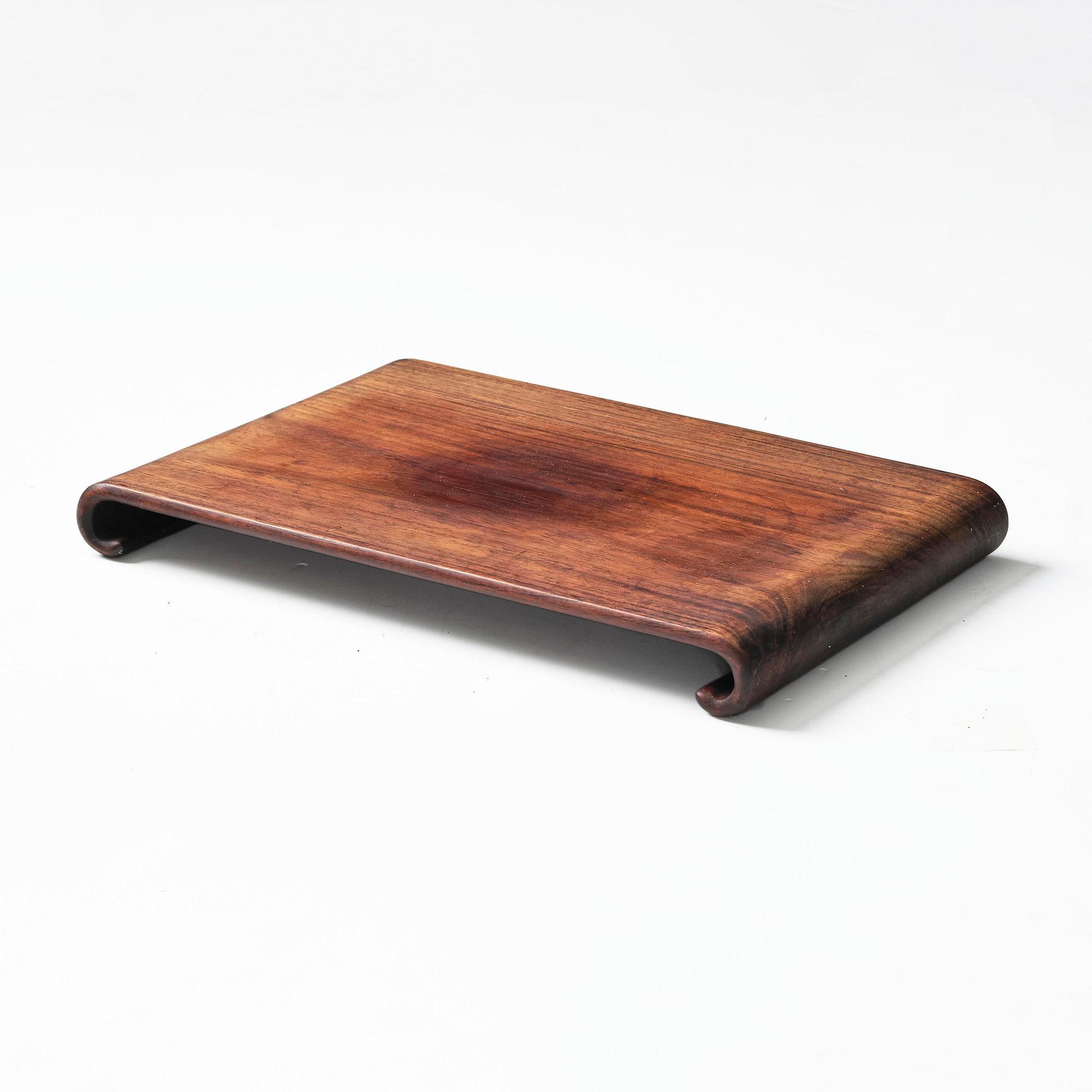 Ställ samt bricka, hardwood. Qingdynastin, 1800-tal.
