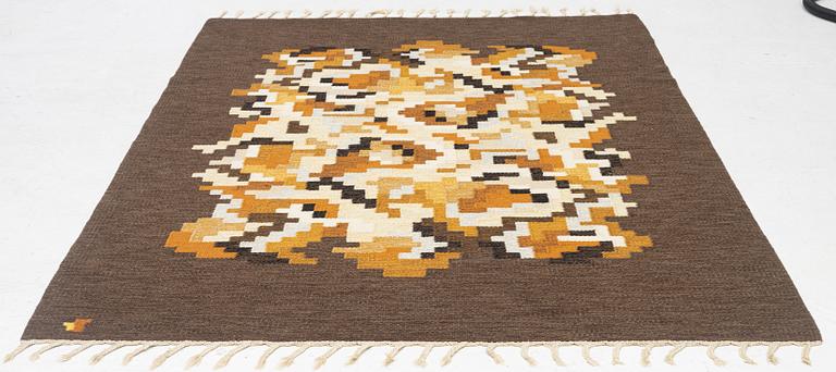 Erik Lundberg, a "Korall" flat weave carpet, Vävaregården Eringsboda, c. 240 x 169 cm.