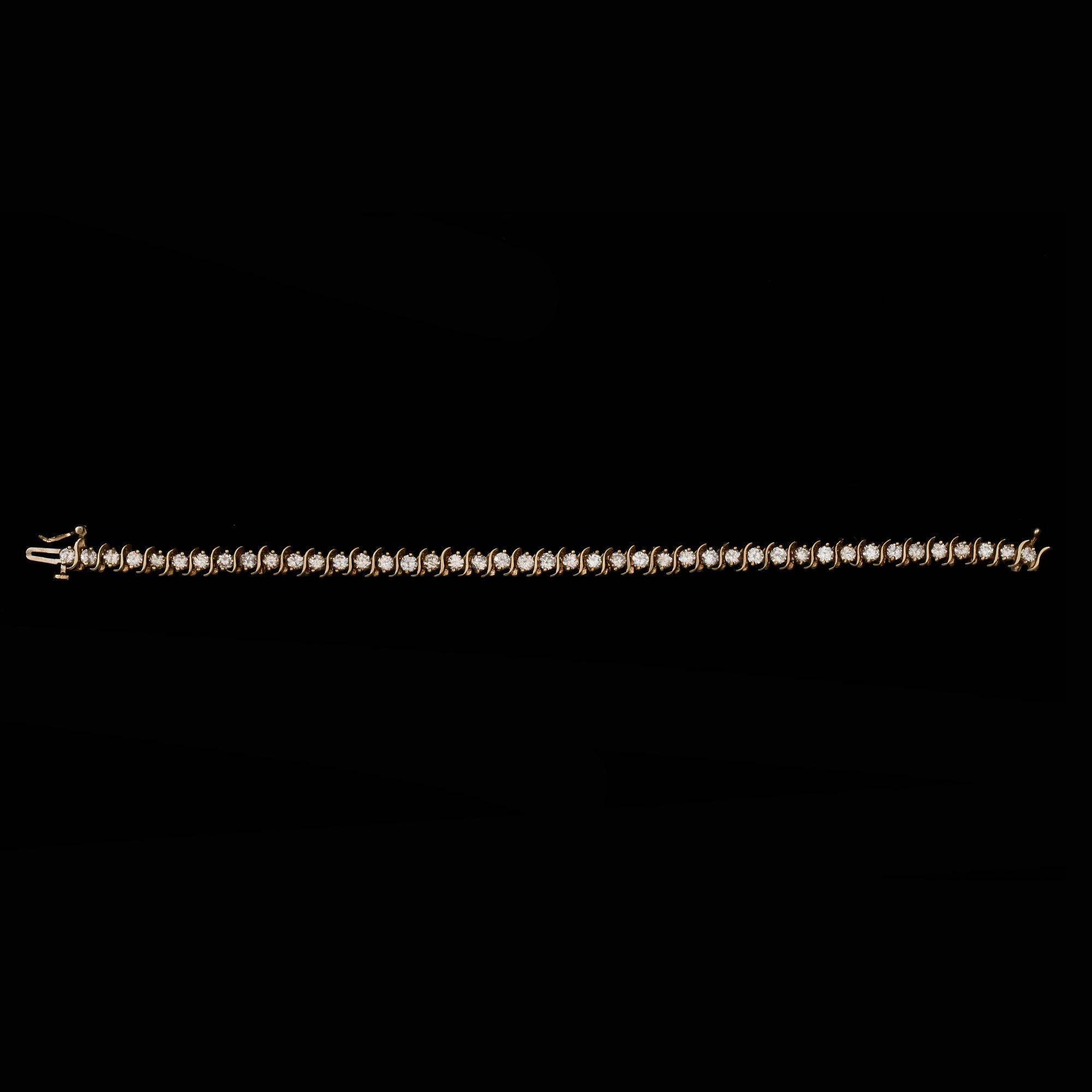 ARMBAND, 14k guld med briljantlslipade diamanter tot ca4,50ct. 2000-tal. Vikt 11g.