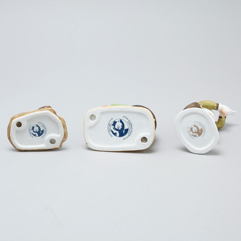 13 earthenware figurines after Jenny Nyström by Kalmar Länsmuseum, late 20th century.