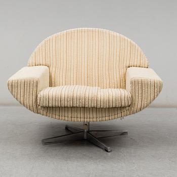 JOHANNES ANDERSEN, a 'Capri' easy chair, 1960/70's.