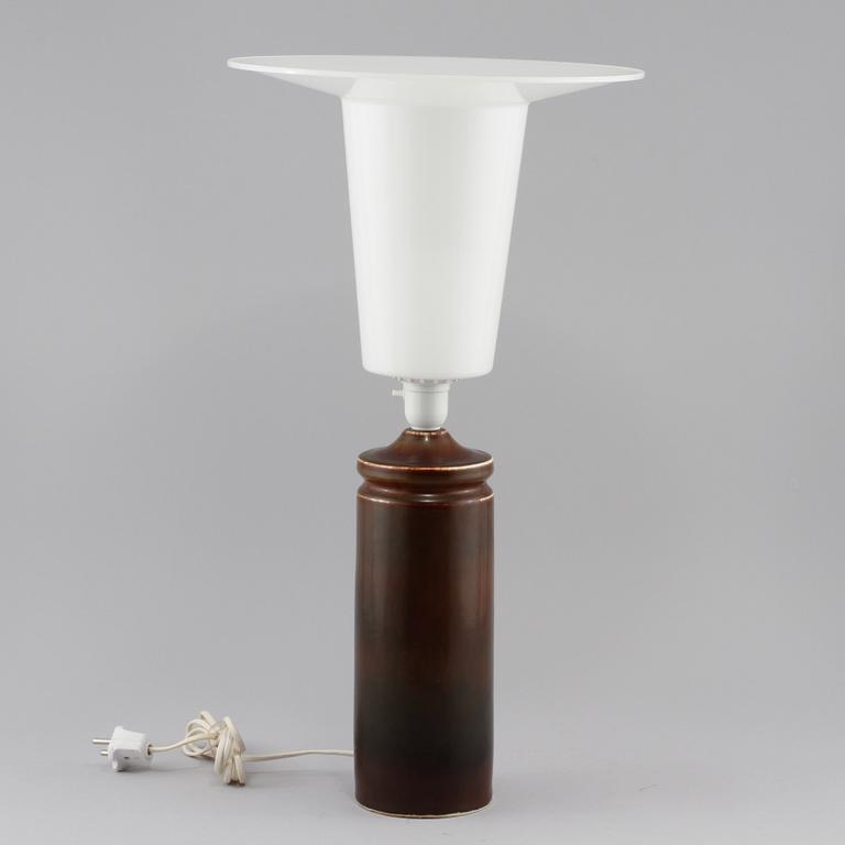 BORDSLAMPA, Carl-Harry Stålhane, Rörstrand, 1900-talets andra hälft.