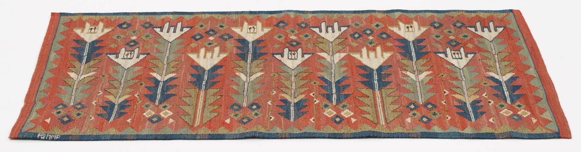 Märta Måås-Fjetterström, Vävnad, "Röda Liljan", gobelängteknik, ca 70-71,5 x 125,5-126 cm, signerad AB MMF.