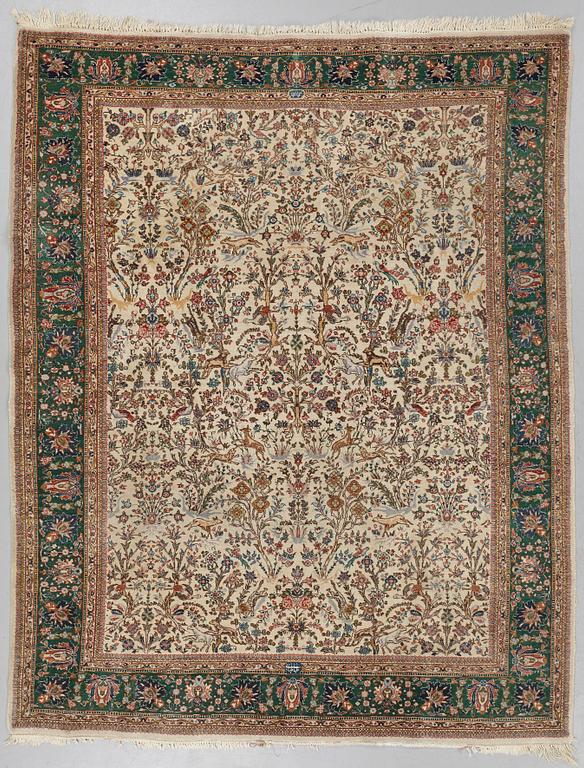 A carpet, semi-antique Tabriz figural, ca 256,5 x 205 cm.