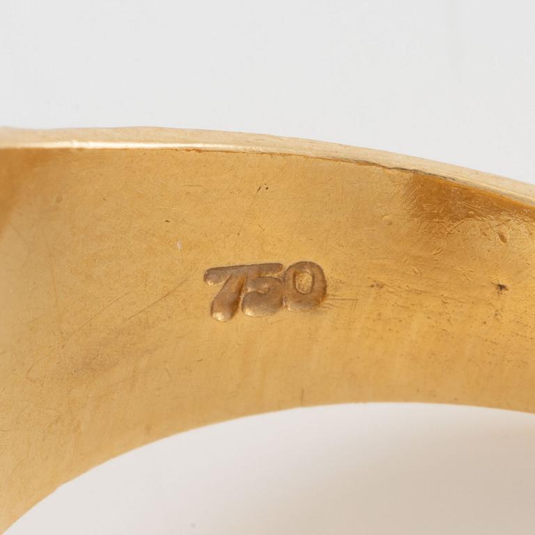 Ole Lynggaard, ring, 18K gold with a small brilliant-cut diamond.