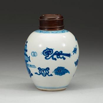 A blue and white jar, Qing dynasty Kangxi (1662-1722).