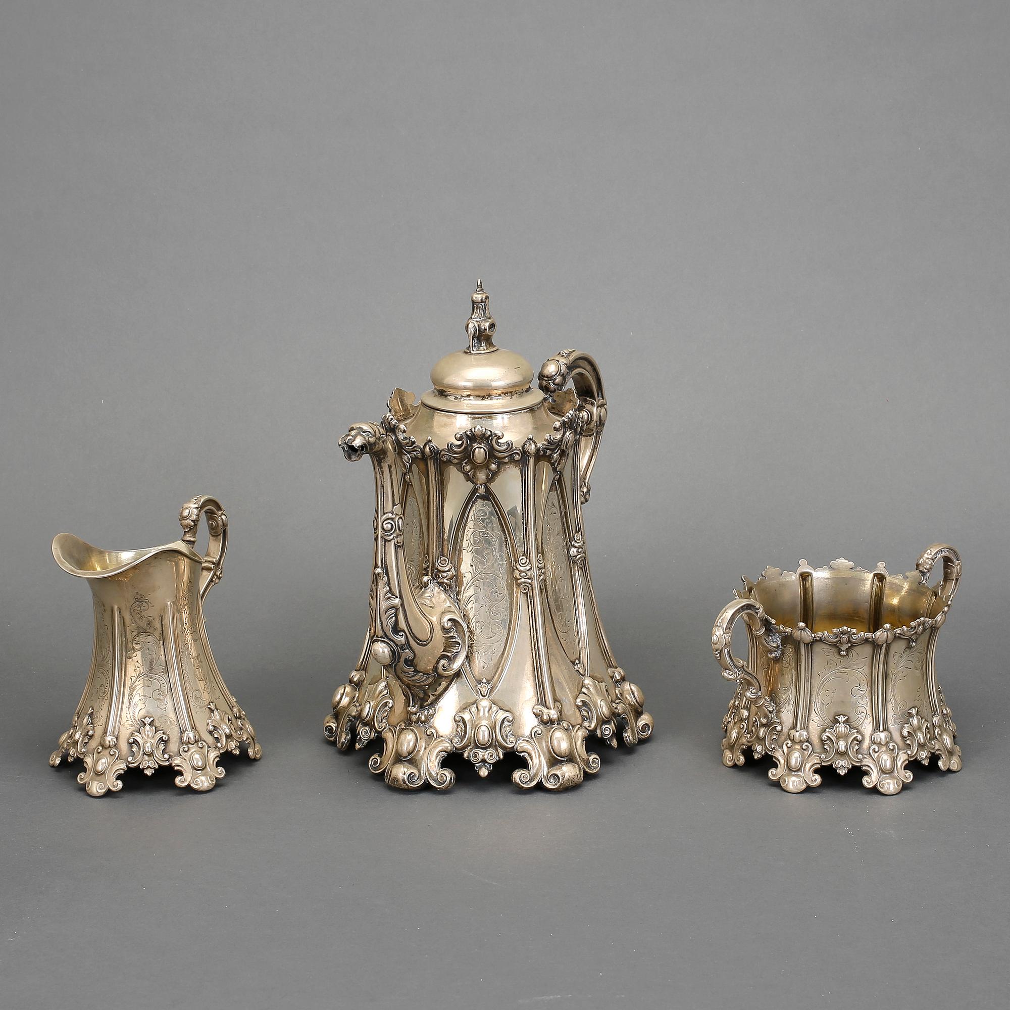 KAFFESERVIS, 3 delar, silver, götisk modell, CG Hallberg, Stockholm 1911-12. Tot ca 1768 gram.