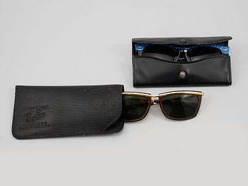 SOLGLASÖGON, 2 st, Ray Ban.