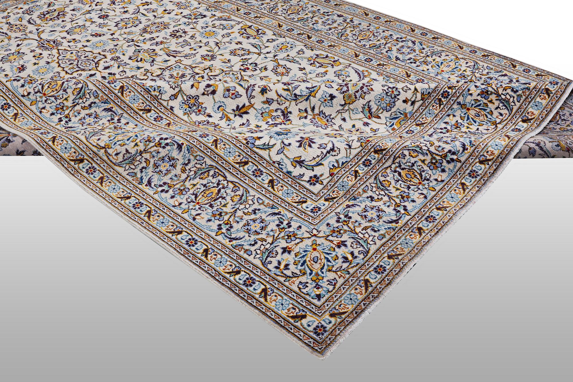 A carpet, Kashan, ca 361 x 253 cm.