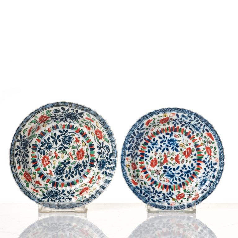 A pair of famille verte cups with stands, Qing dynasty, Kangxi (1662-1722).