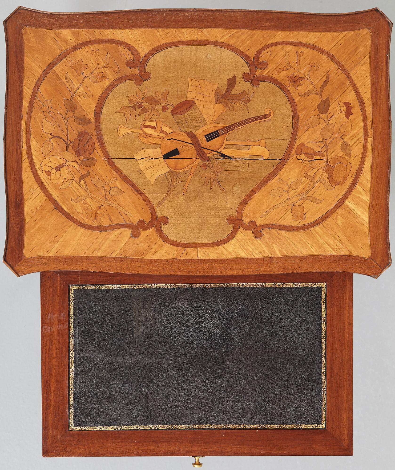 A Louis XV 18th century Table à ecrire.