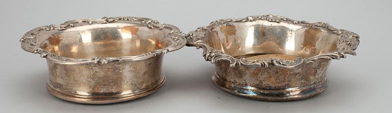 VINCOASTERS, 2 st, försilvrad koppar samt trä, 1800-tal.