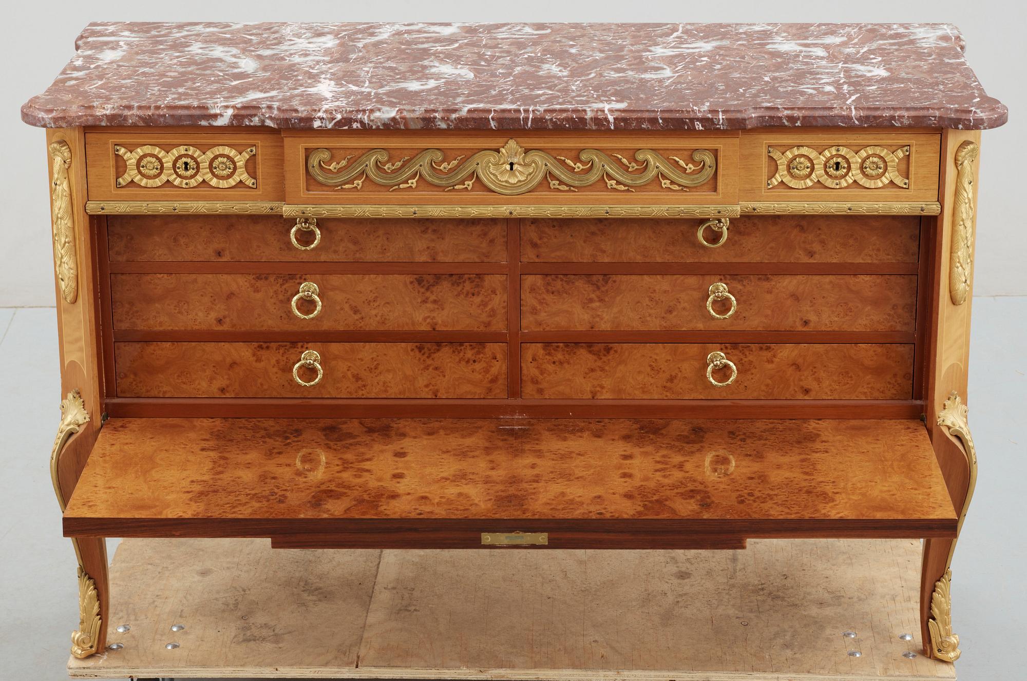 BYRÅ, gustaviansk stil, 1900-talets mitt.