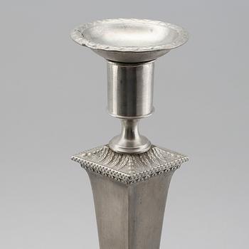 LJUSSTAKAR, 1 par, tenn, gustavianska, Martin Artedius, Norrköping, 1802.