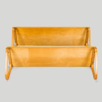 Alvar Aalto, vägghyllor, 2 st, modell 112A för O.Y. Huonekalu- ja Rakennustyötehdas A.B. 1900-talets mitt.