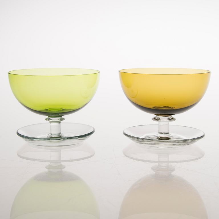 A Finnish glass set of eight '1344' dessert bowls from Nuutajärvi. Design 1952.