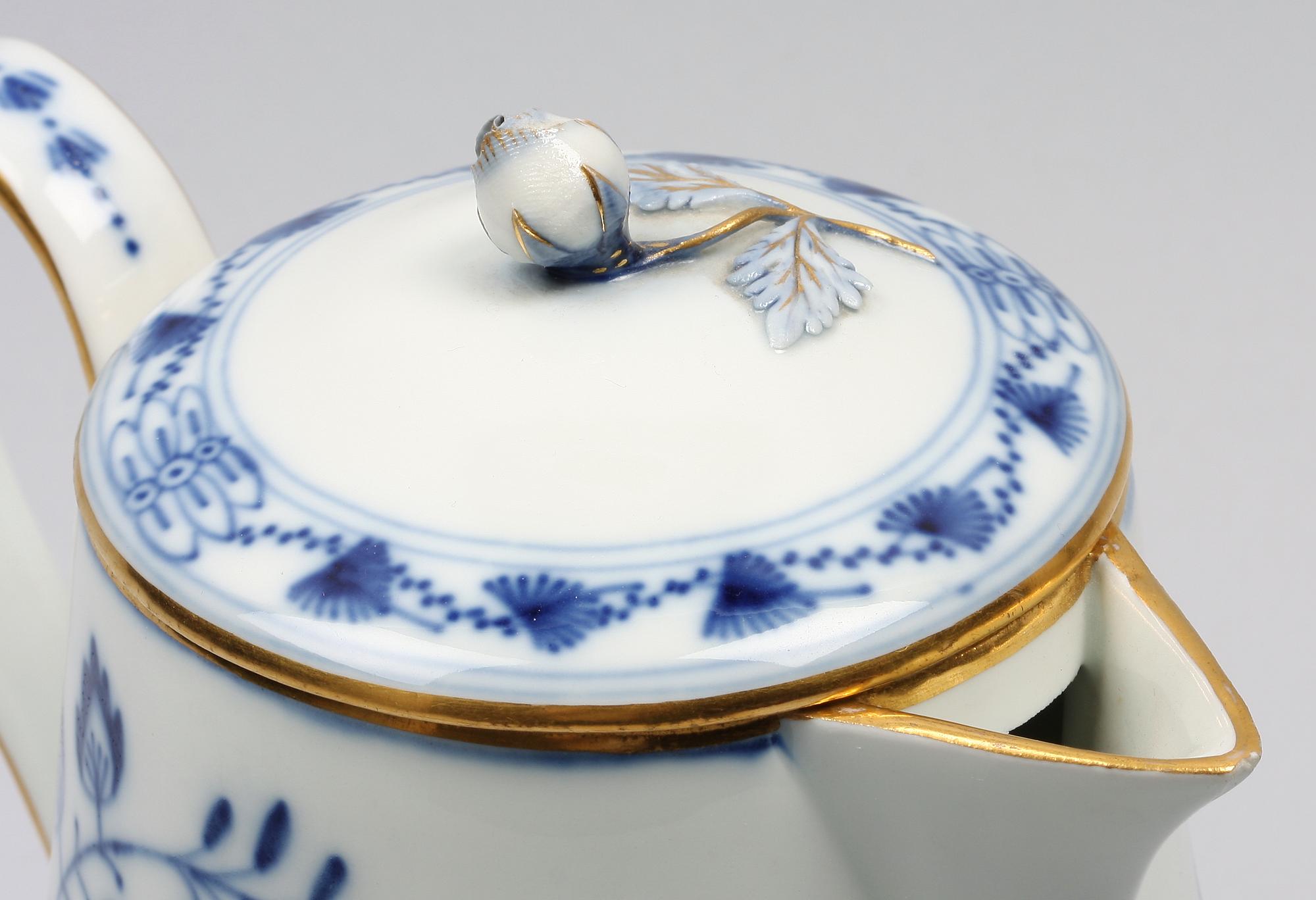 KANNA MED LOCK, porslin, Meissen, "Lökmönstret".