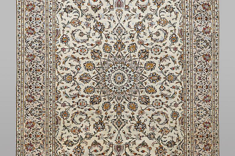 A Keshan carpet, c. 289 x 188  cm.