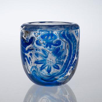 An Edvin Öhrström 'Ariel' glass vase, Orrefors 1949.