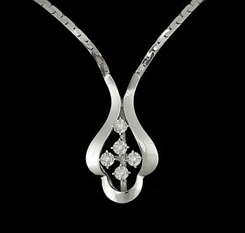 COLLIER, 18k vitguld med 5 små briljatslipade diamanter, tot ca 0,025 ct. Vikt ca 10 gram.
